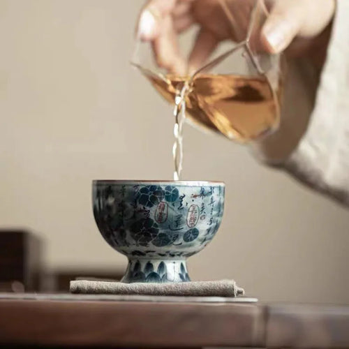 Antique Style Blue White Ceramic Tea Cup Landscape Master Bowl with Crackle Glaze for Gongfu Tea Home Decor